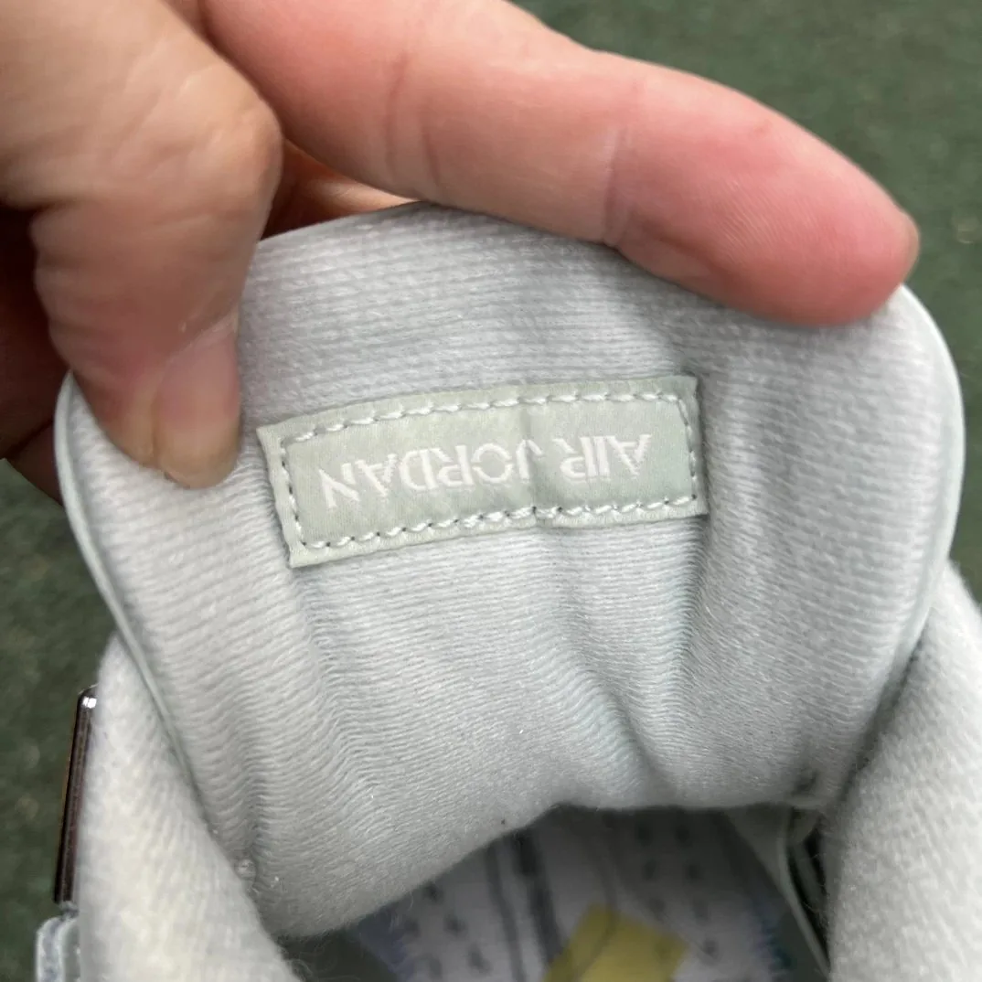 Air Jordan 4 Seafoam — Photo 13