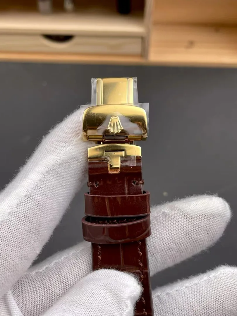 Automatic Movement Watch — Photo 11