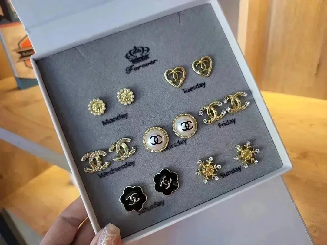Statement Earrings — Photo 13