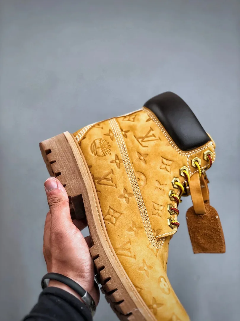 Louis Vuitton LV x Timberland Boot White Grey Print Sneakers — QC