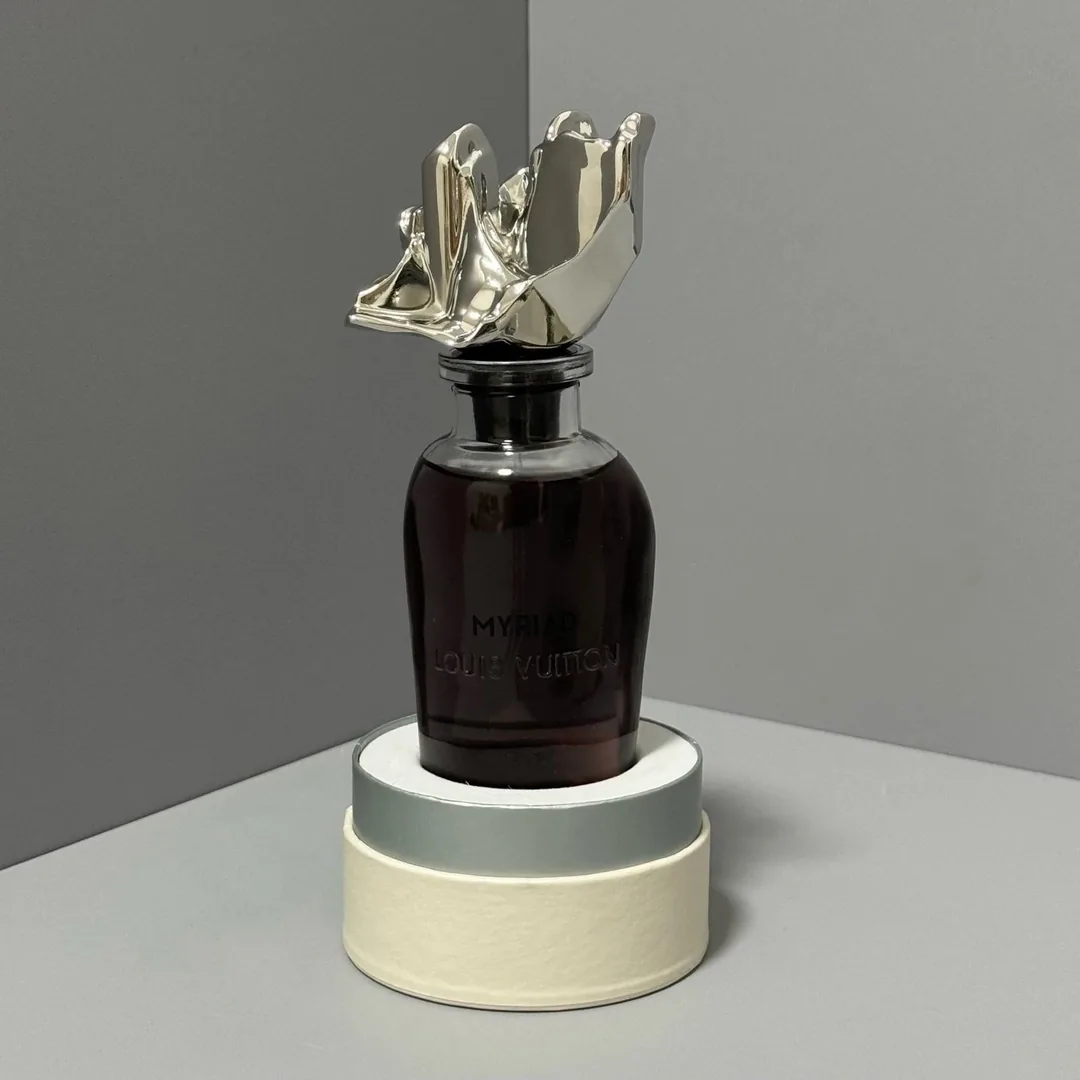 Signature Eau De Parfum — Photo 13