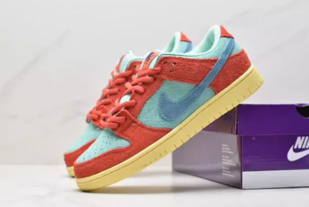Yellow Nike Dunk Skate Shoes — Photo 9