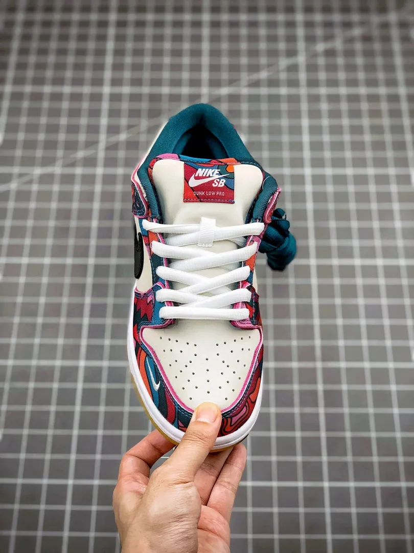 Nike SB Dunk Abstract Art — Photo 9