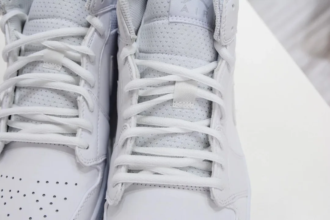 Air Jordan 1 Mid Euro Tour — Photo 4