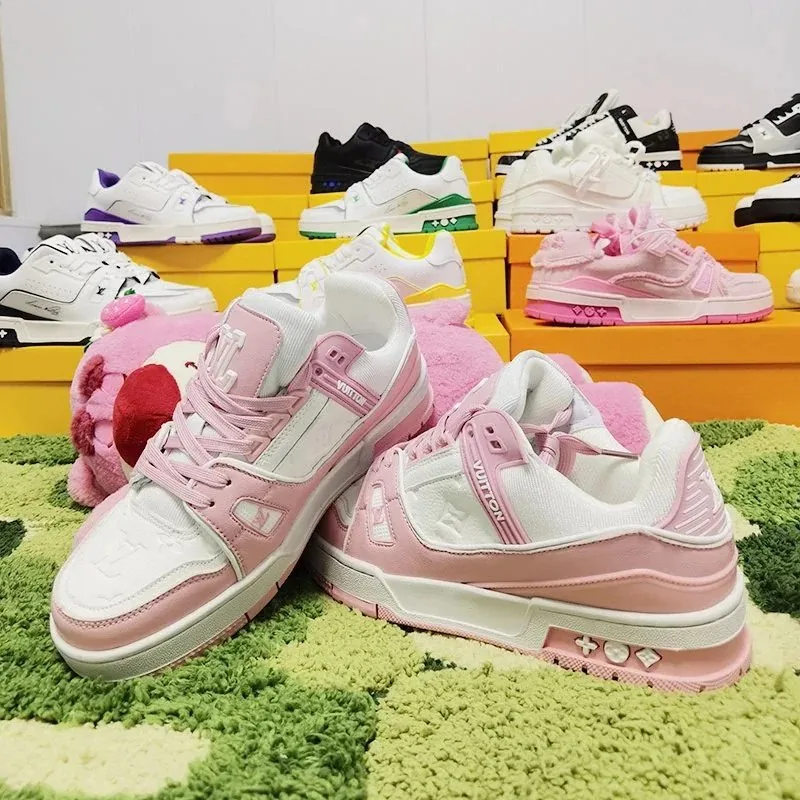 Louis Vuitton LV Trainer White Plain Sneakers — Photo 3