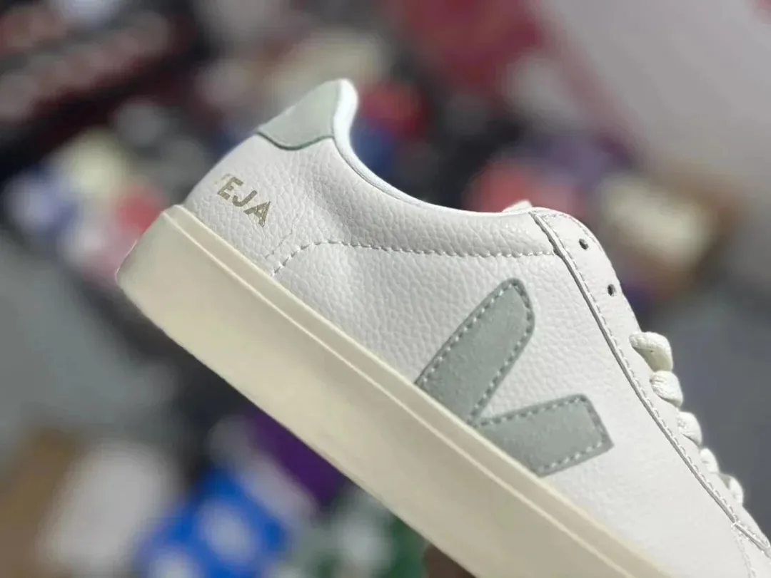 Veja V-10 Letter V Skate Shoes — Photo 5