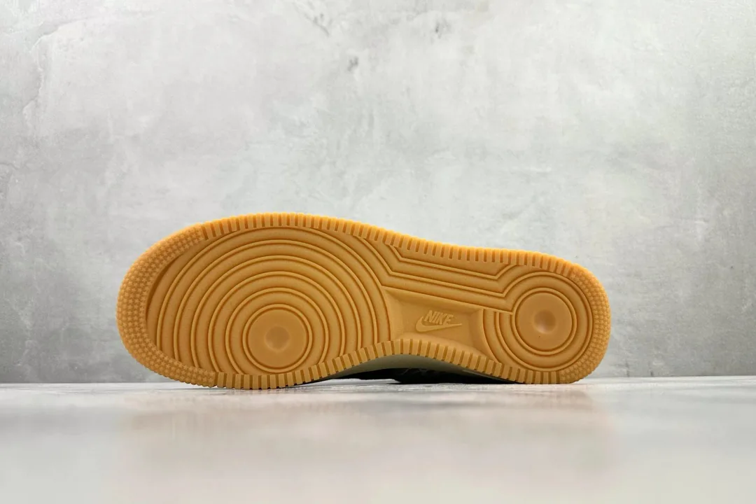 Travis Scott X Air Jordan 1 Cactus Jack Yellow — photo 4