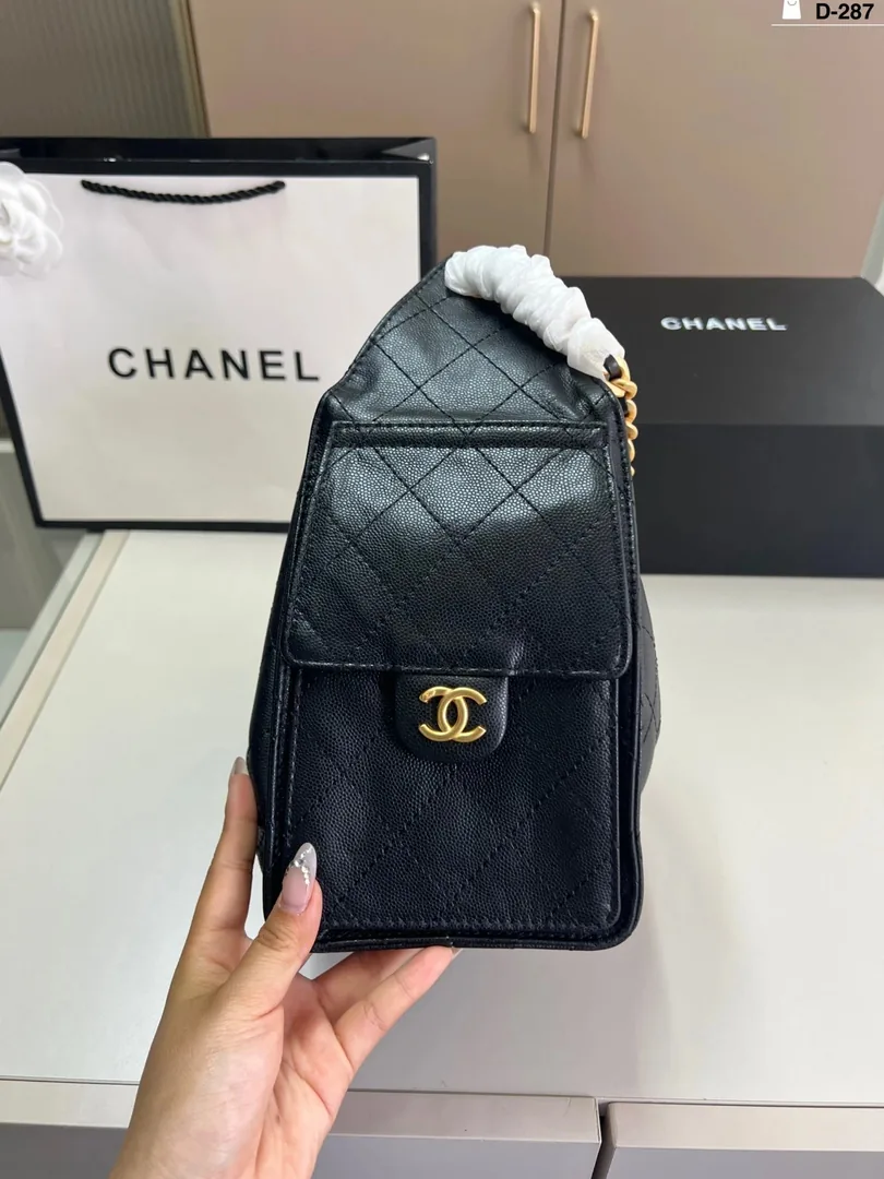 Chanel Hippie Underarm Tote Bag — Zdjęcie 8