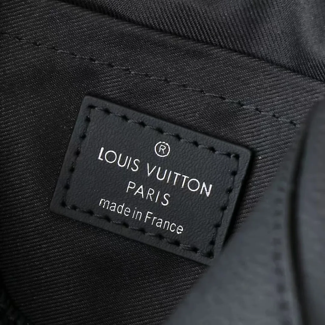 Louis Vuitton Leather Shoulder Bag — photo 2