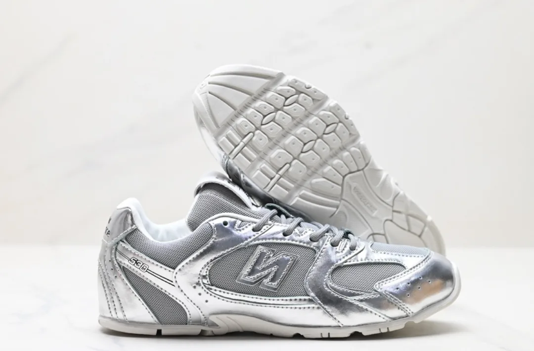 New Balance White Retro Jogging Shoes — Photo 13