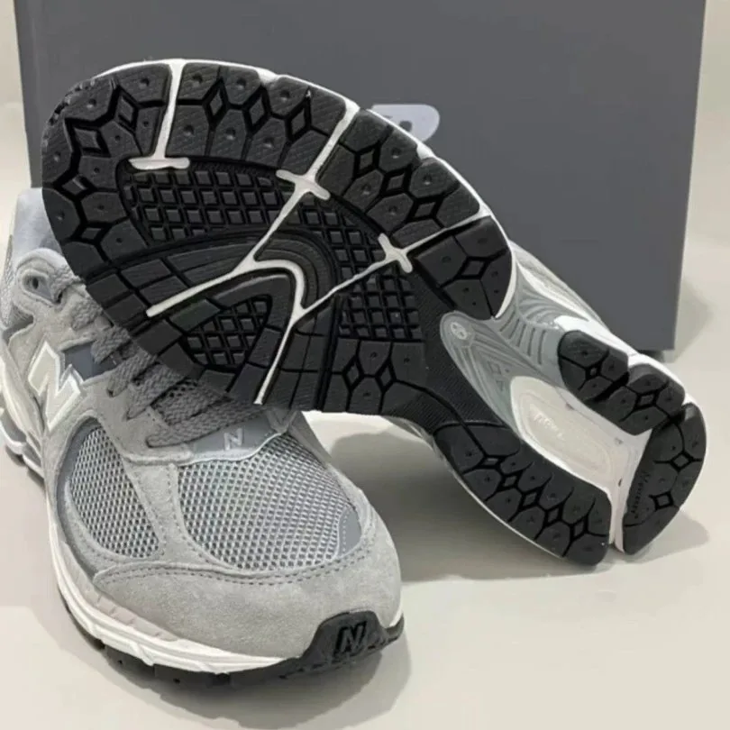New Balance 2002R Cushioned Runners — Photo 2