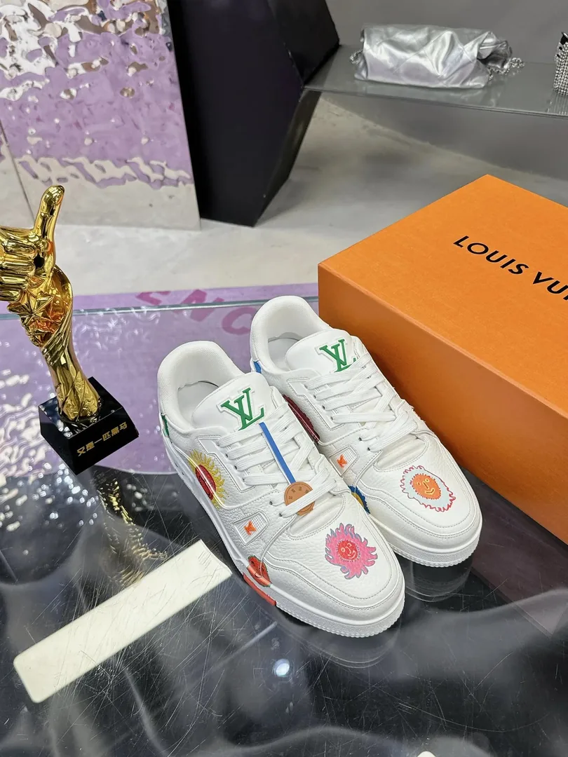 Louis Vuitton LV Trainer Graffiti Print Low-Top Trainers — Photo 6