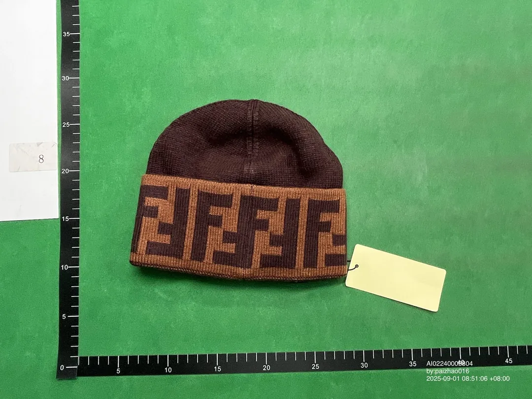 Warm Beanie — Photo 12