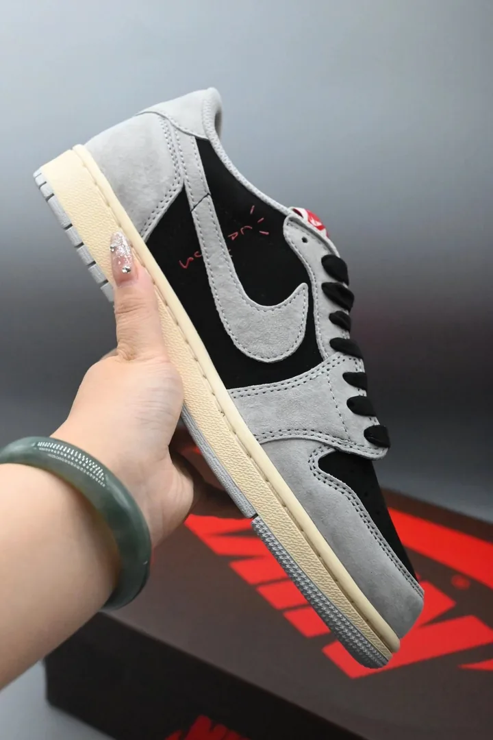 Air Jordan 1 Low Black Grey — Photo 5