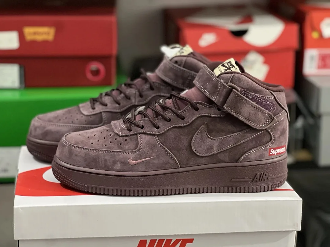Air Jordan 1 Box Logo — Photo 13