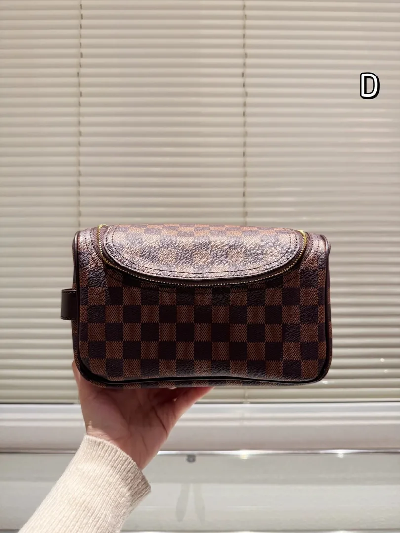 Louis Vuitton Cosmetic Pouch — photo 8