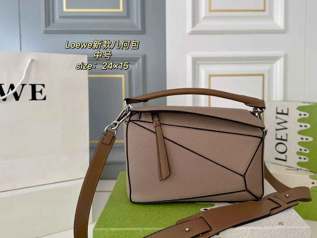 Loewe Puzzle Edge Leather Bag — Photo 14
