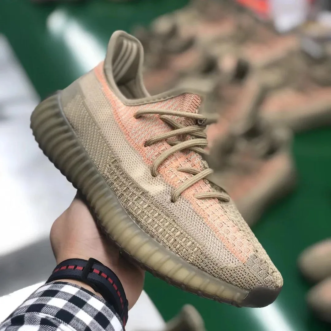 Yeezy 350 V2 Trainers — Photo 6