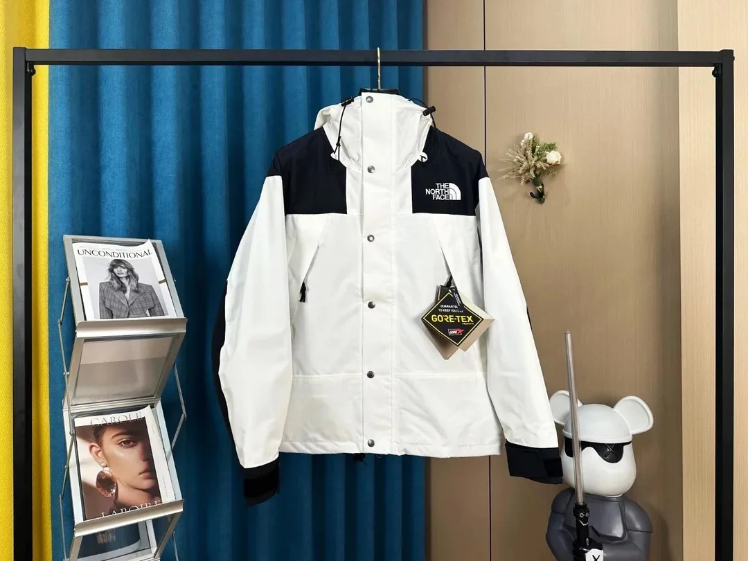 The North Face Gore-Tex Windbreaker — Photo 4