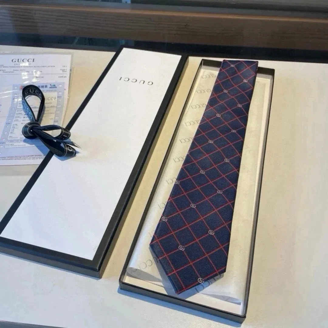 Necktie — Photo 6