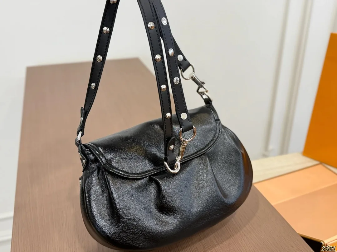 Louis Vuitton Beverly Bag — Zdjęcie 9