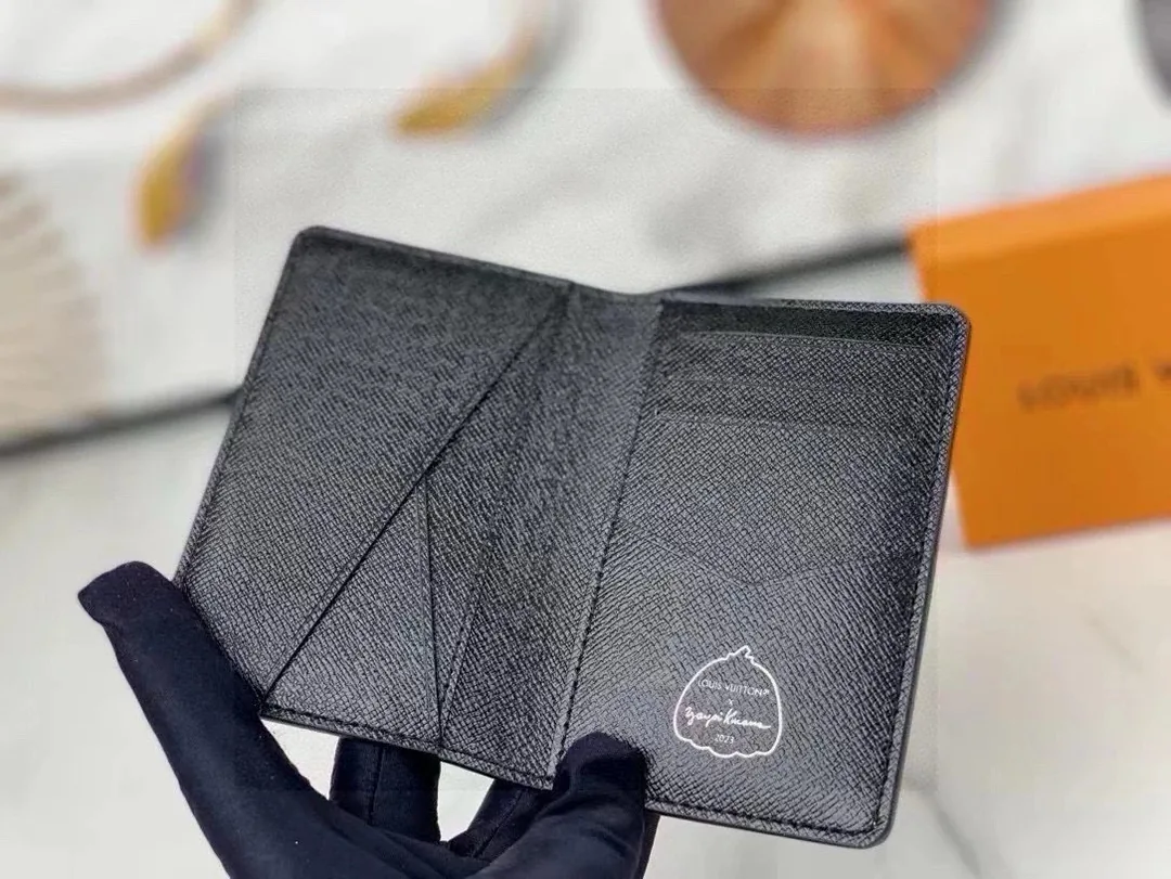 Louis Vuitton Short Leather Wallet — photo 7