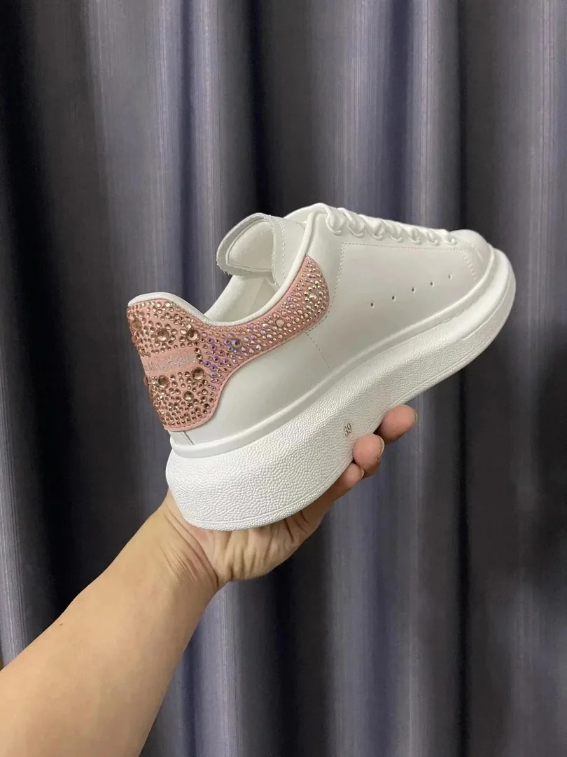 Alexander McQueen Oversized Sneaker White Low-Top Trainers — Photo 15