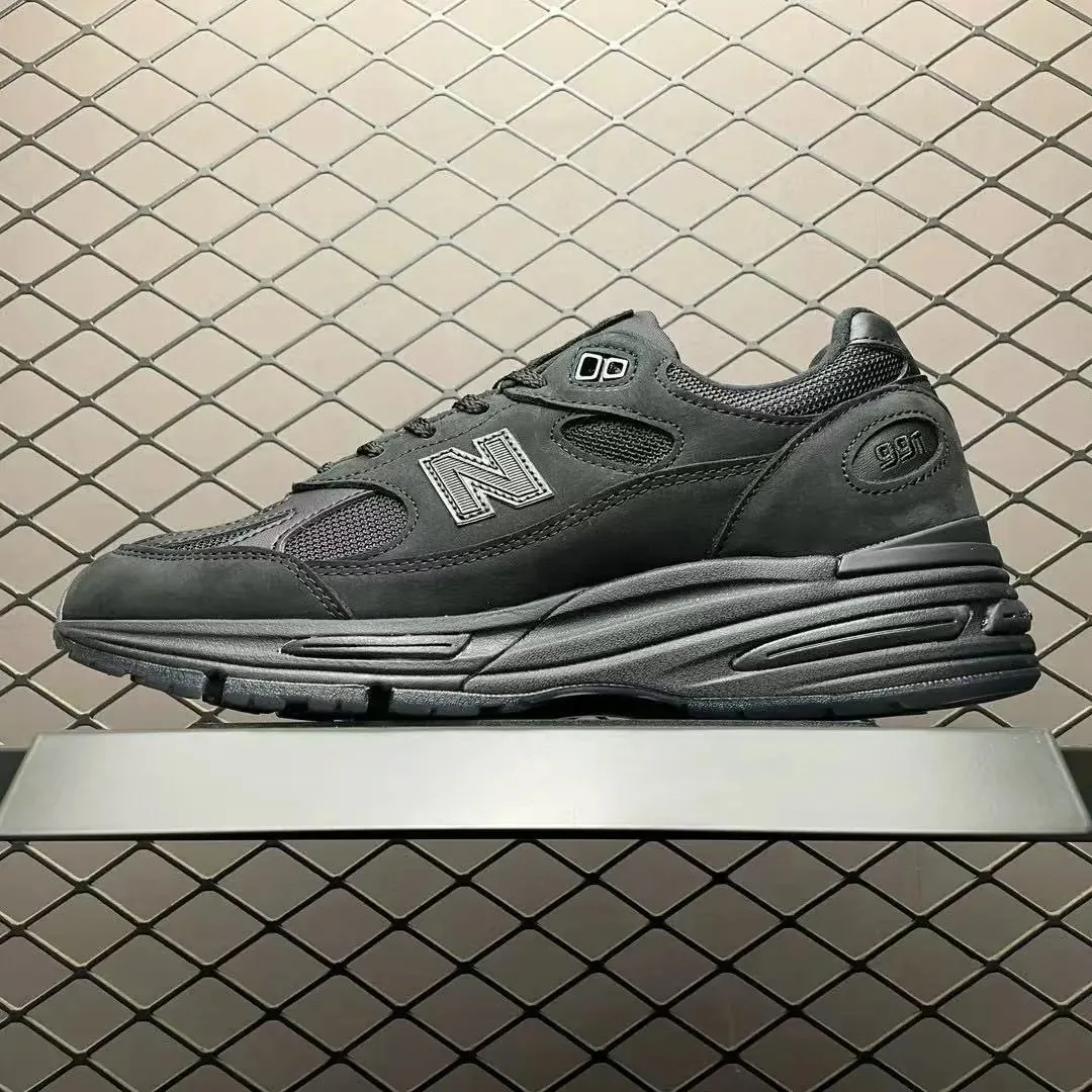 New Balance Grey Retro Sneakers — Photo 15