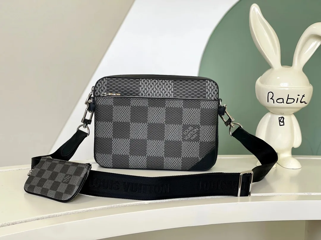 Louis Vuitton Trio Messenger Bag — Photo 12