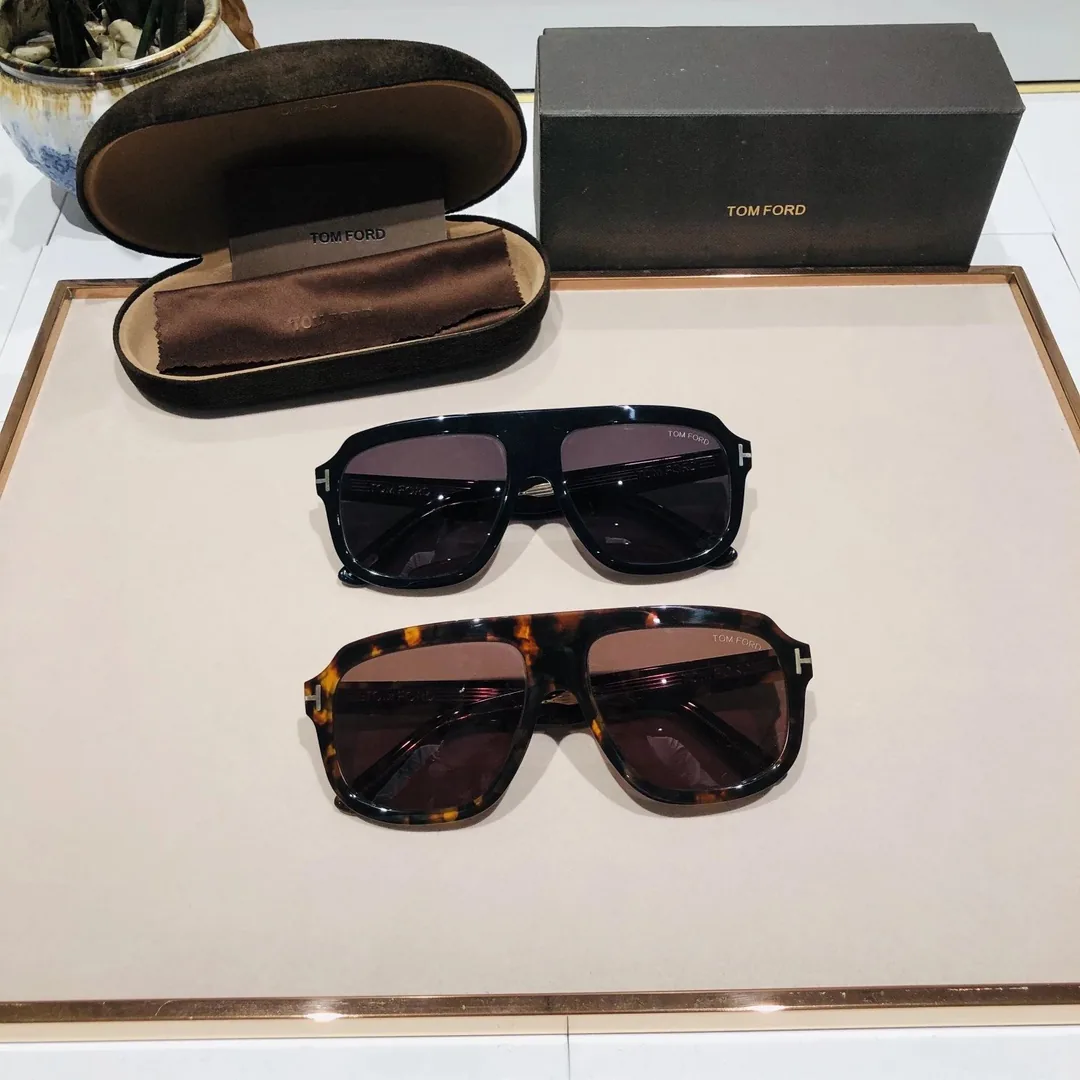 Two-Color Accessory — Photo 6