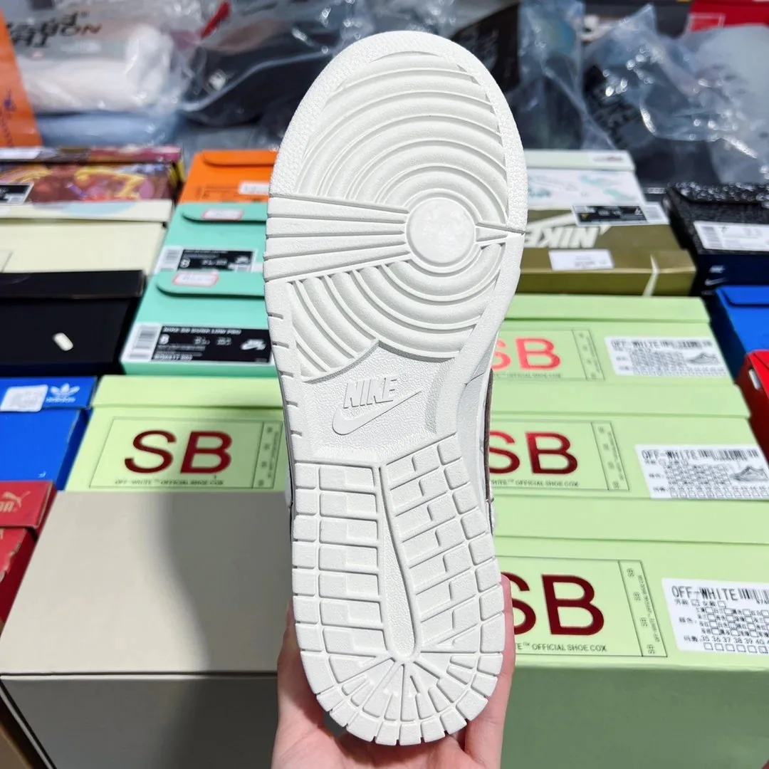 Louis Vuitton LV x Nike Dunk Low Brown Anniversary Top Sneak — photo 6