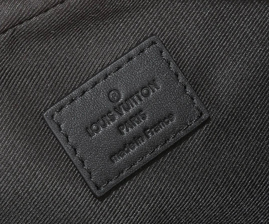 Louis Vuitton Alpha Messenger Bag — Photo 12