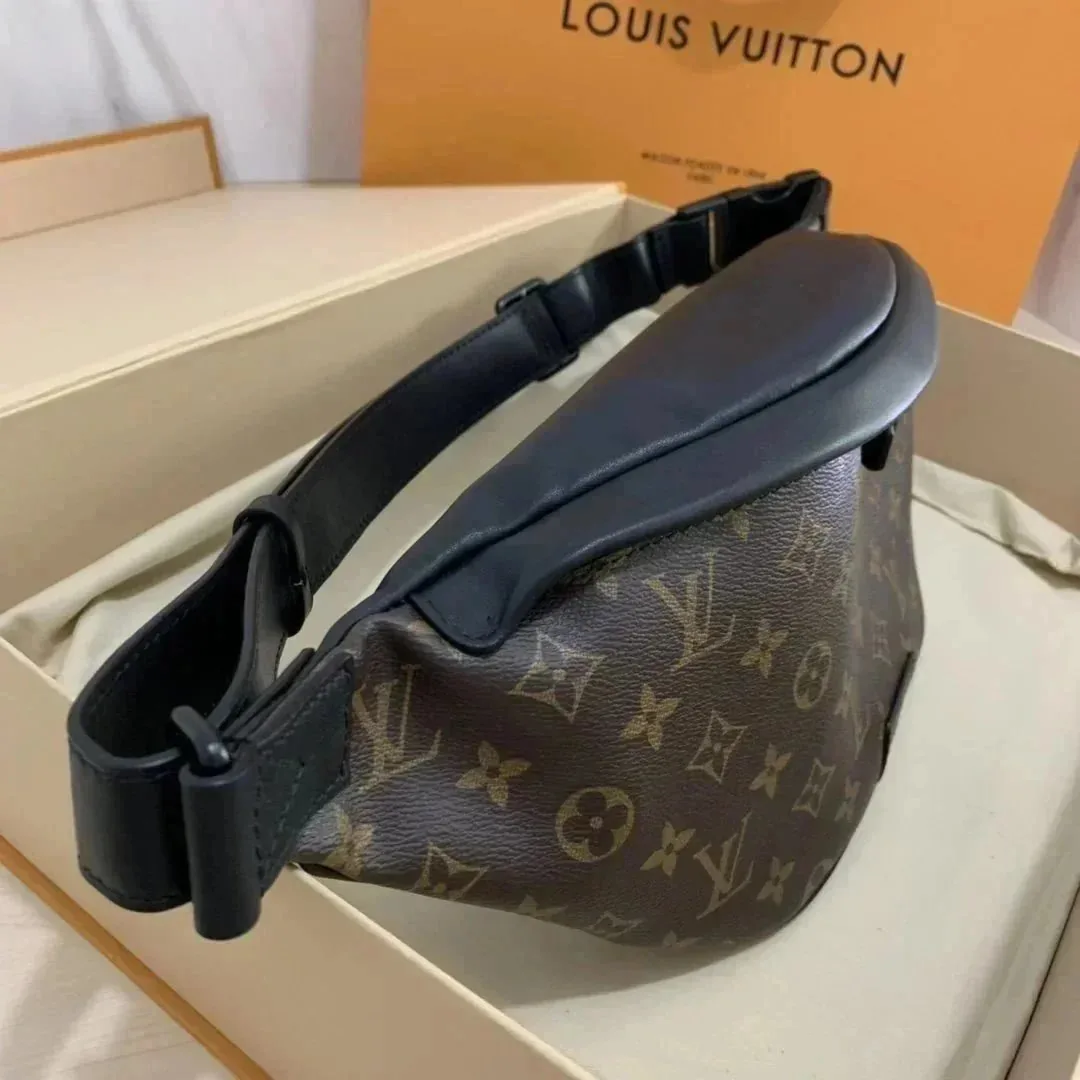 Retro Messenger Bag — QC