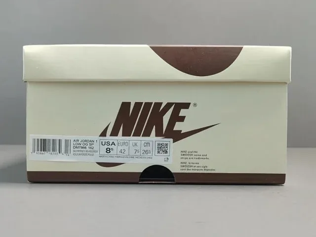 Jordan 1 Low Travis Scott Running Shoes — Photo 2