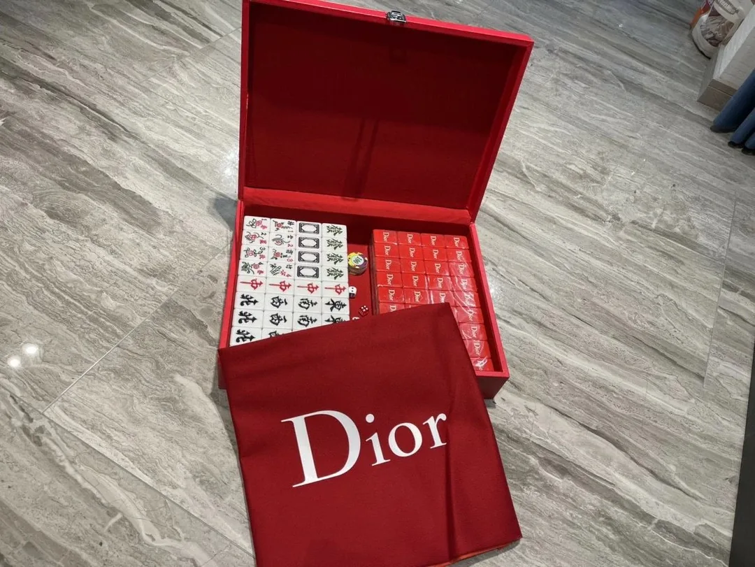Streetwear Mahjong Set — Photo 3