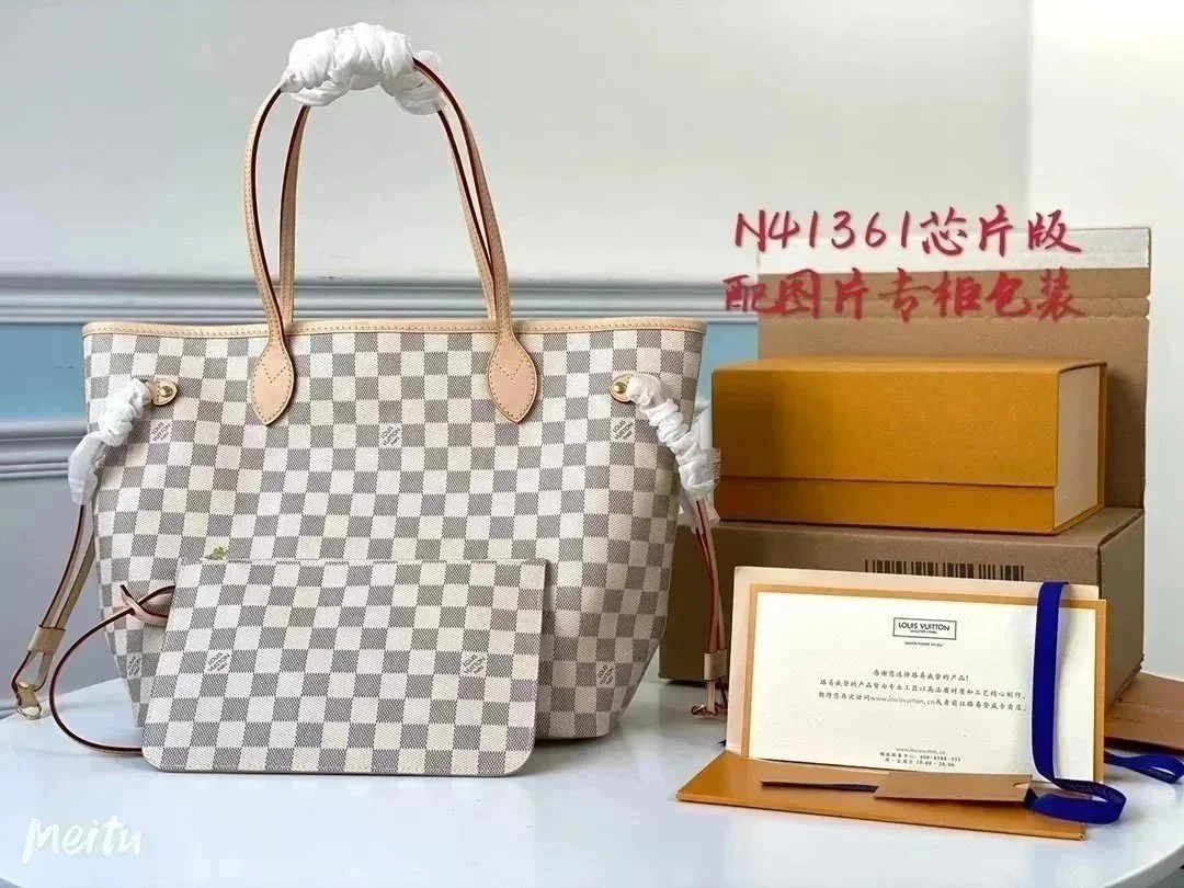 Retro Messenger Bag — Photo 13
