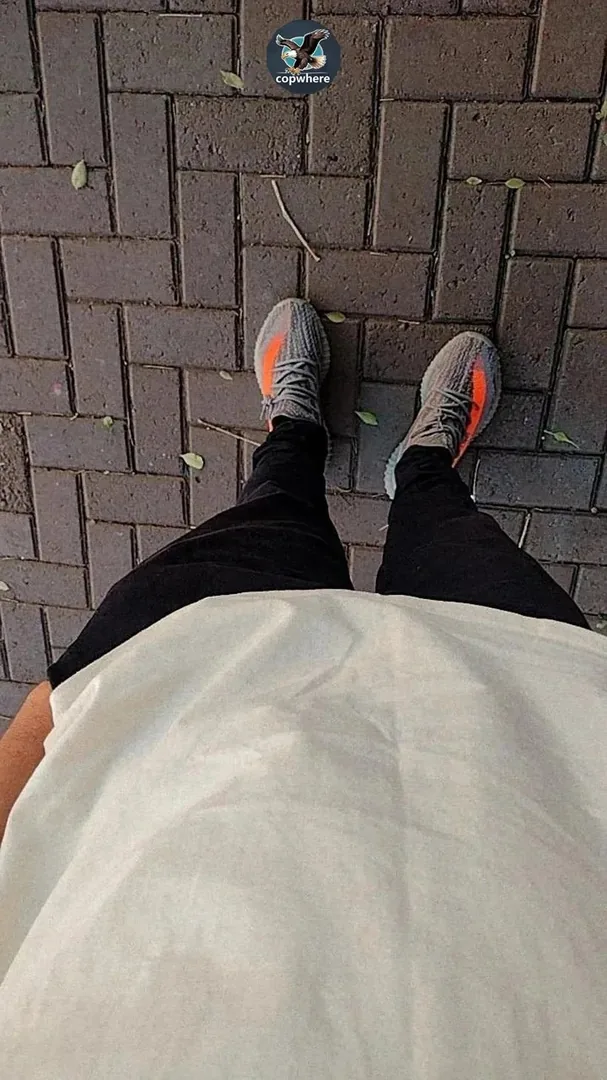 Yeezy Boost 350 Runners — Photo 2