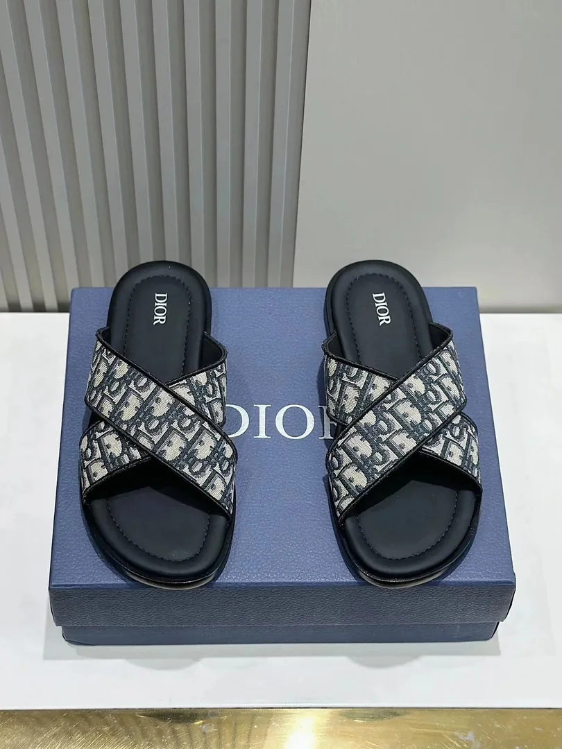Dior Oblique Logo Slide Sandals Collection — Photo 4
