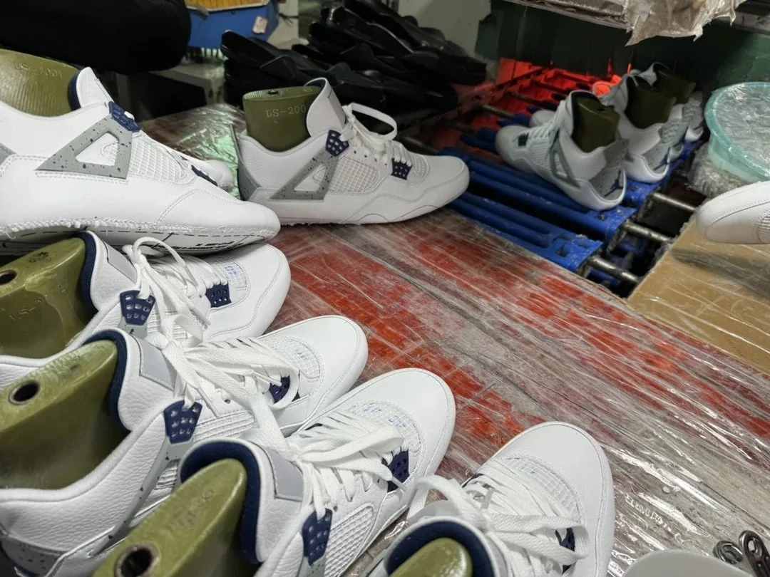 Air Jordan 4 Multicolor Sneakers — Photo 5