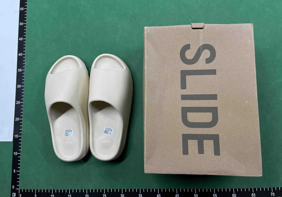 Yeezy Slide Foam Sandal Collection — Photo 13