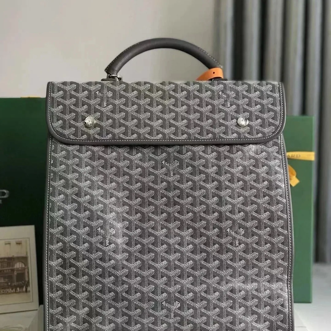 Street Style Travel Bag — Photo 11