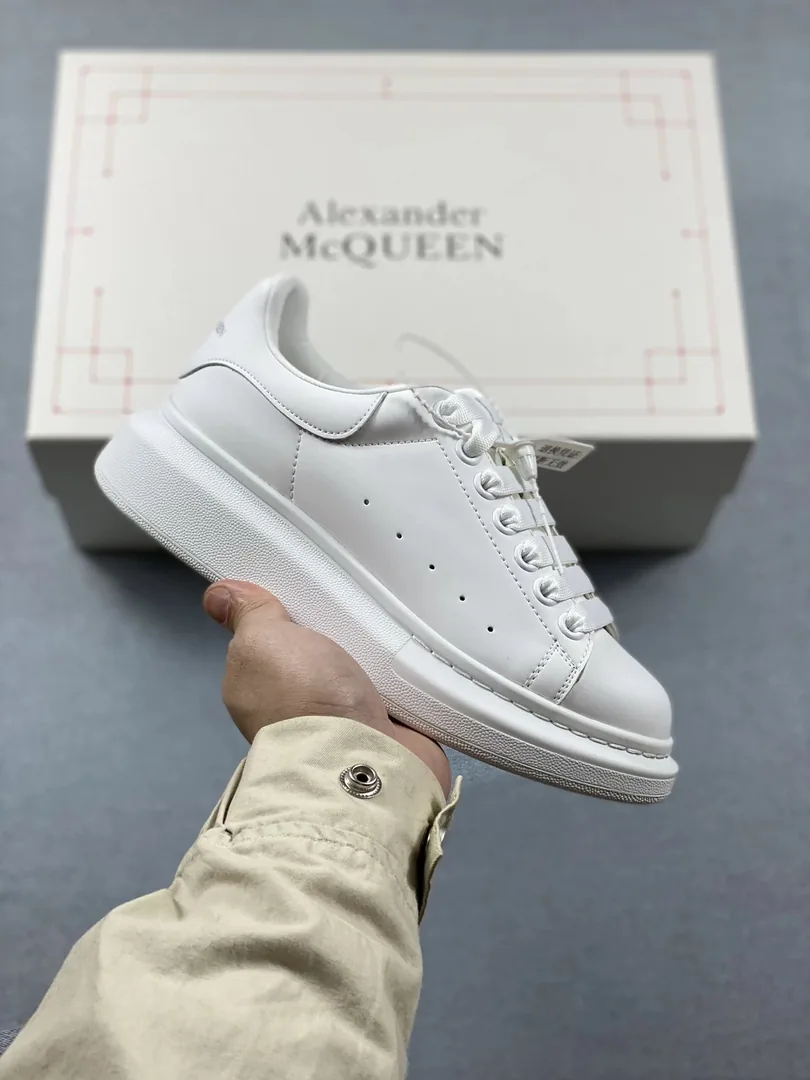 Alexander McQueen Oversized Sneaker White Athletic Trainers — Photo 3