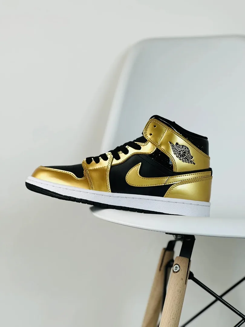Air Jordan 1 High Metallic Gold — Photo 2
