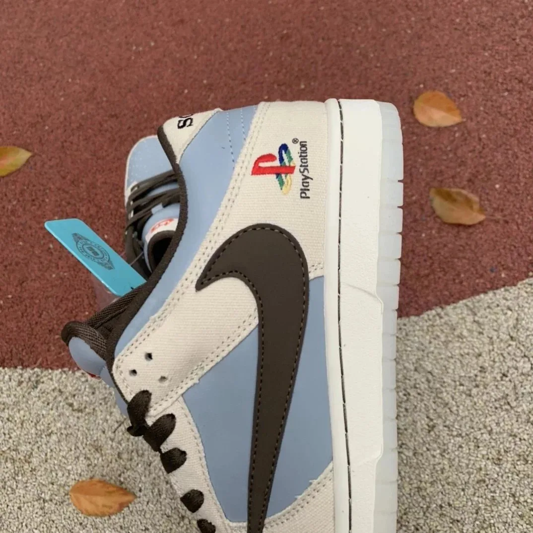 Nike SB Dunk Low Travis Scott Lace-Up Runners — Photo 3