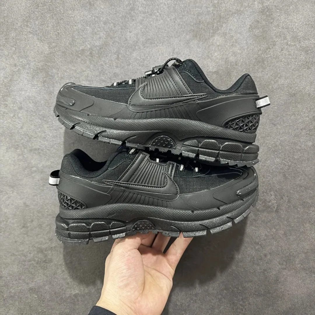 Nike Vomero 5 Sneakers — Photo 3