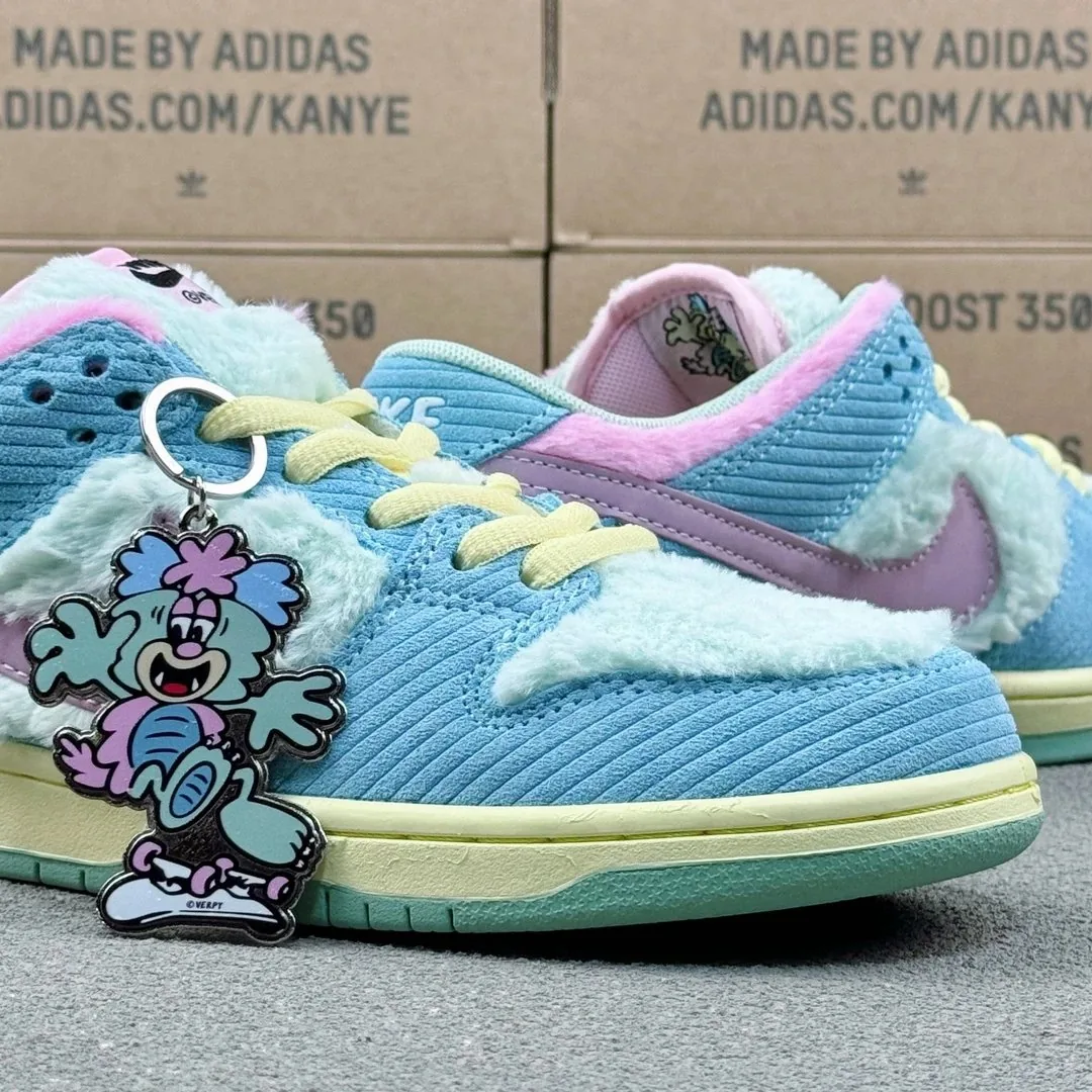 Nike Dunk Low SB Verdy Collaboration Sneakers — photo 7