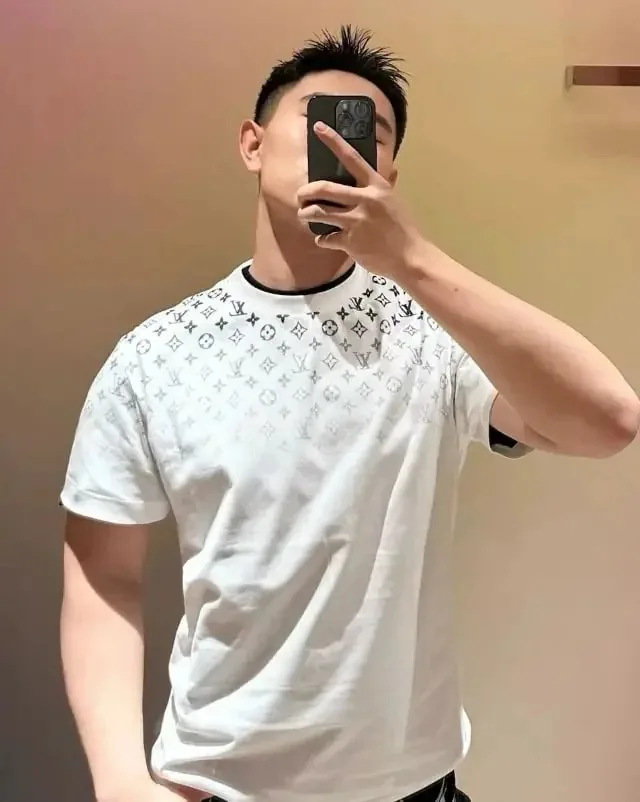 Louis Vuitton Monogram Print T-Shirt Collection — photo 6