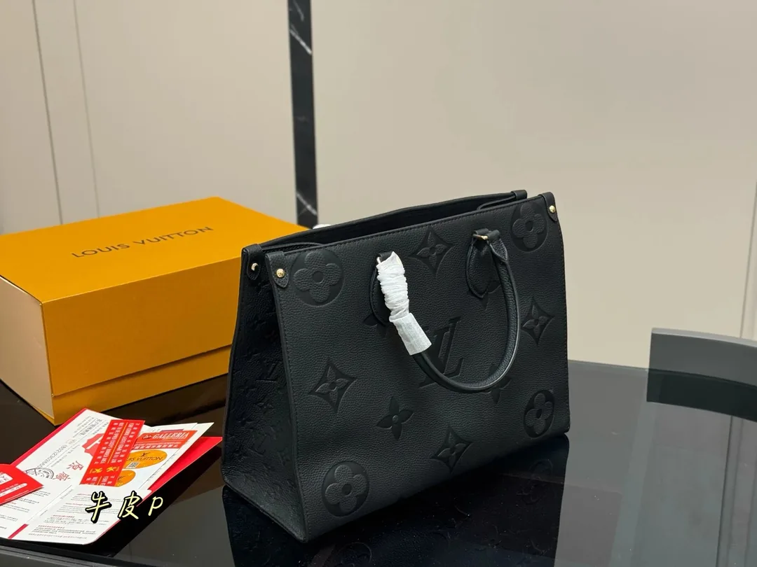 Louis Vuitton OnTheGo Leather Tote — photo 11