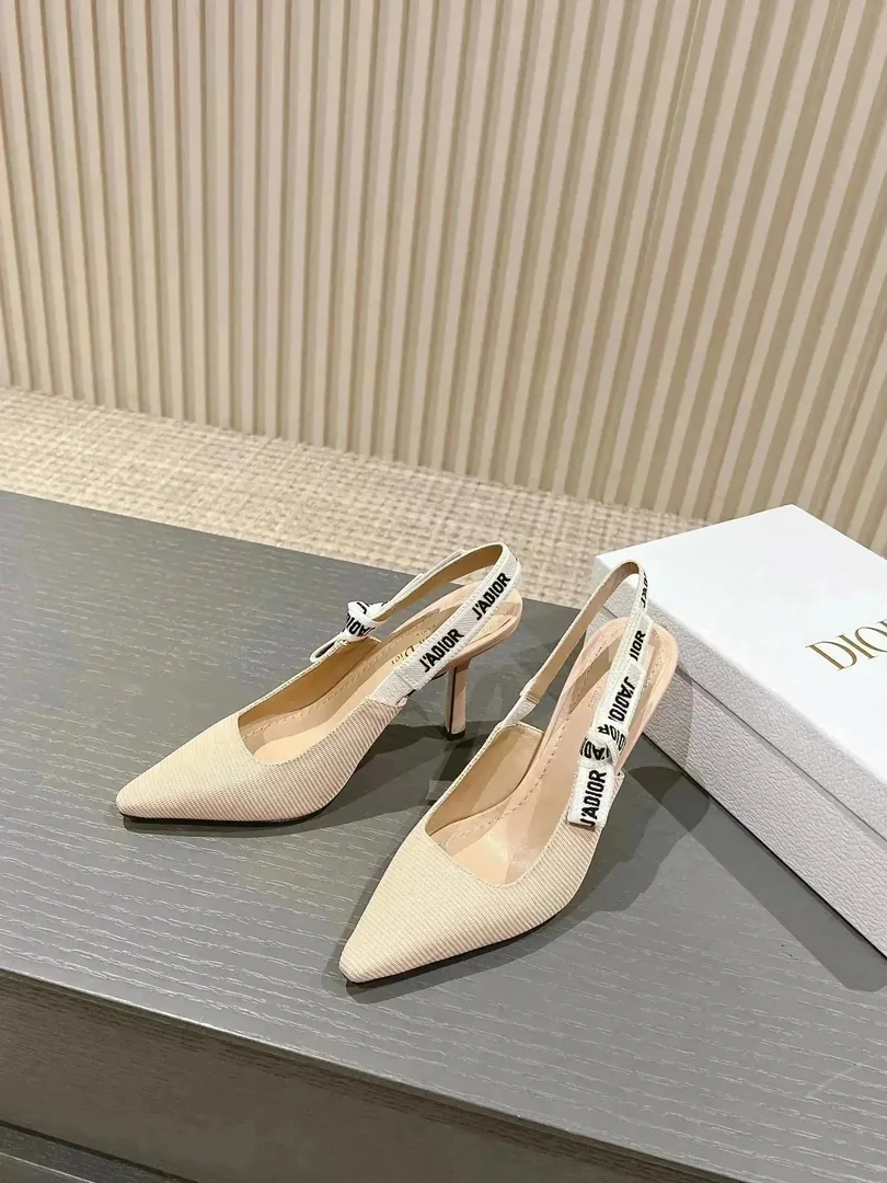 High Heels — Photo 2