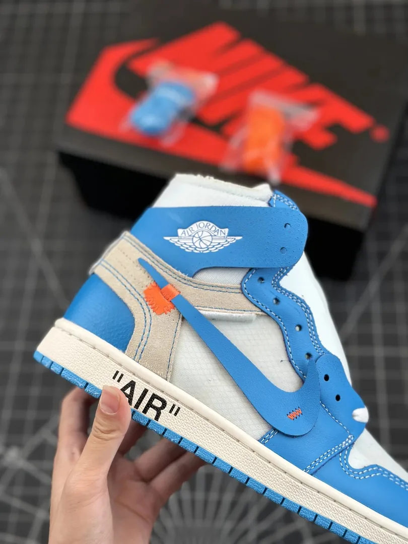 Off-White Air Jordan 1 High — Photo 12